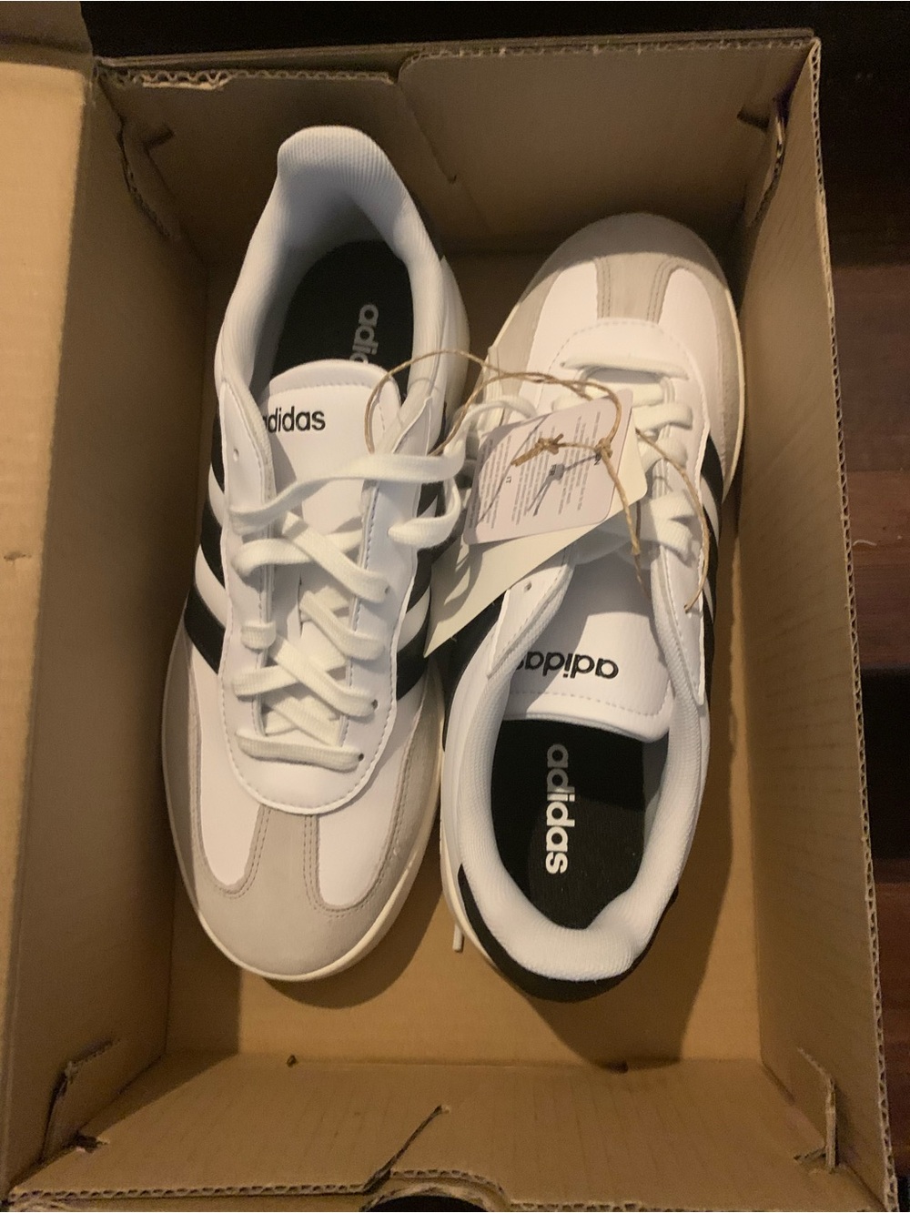 New woman’s Adidas White Black Retro Runner Sneakers with Suede Accents. Size 10 - Picture 3 of 10